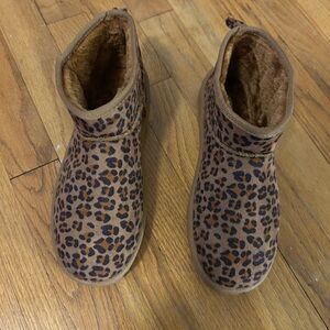 Women's cheetah print fuzzy boots